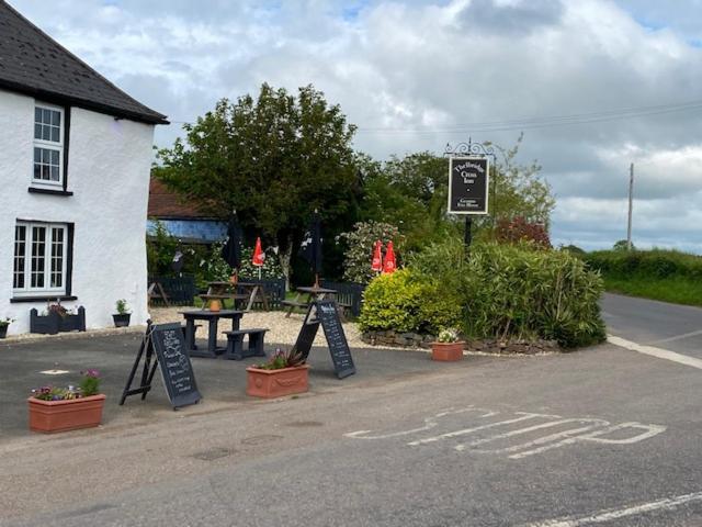 The Thelbridge Cross Inn Crediton Ngoại thất bức ảnh